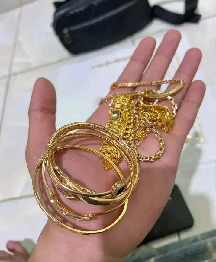 Jual/beli emas dengan harga pasaran