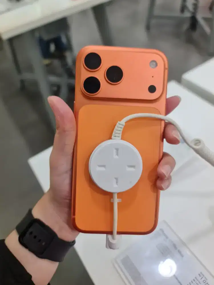 Iphone 17 pro max garansi ibox