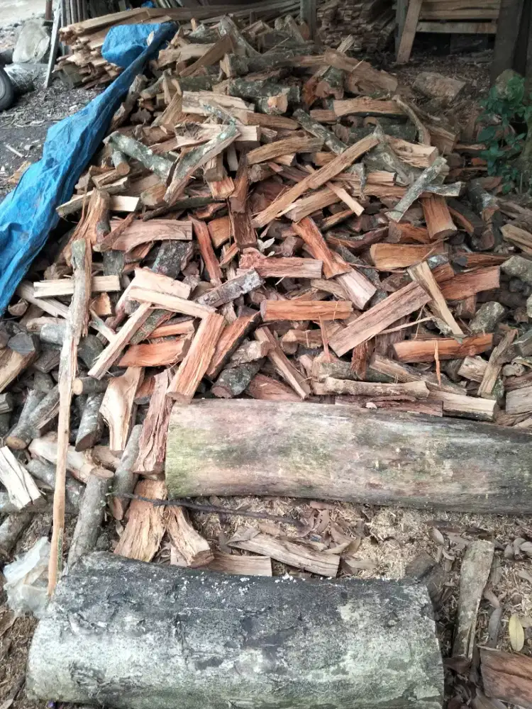 Kayu bakar untuk masakan tradisional