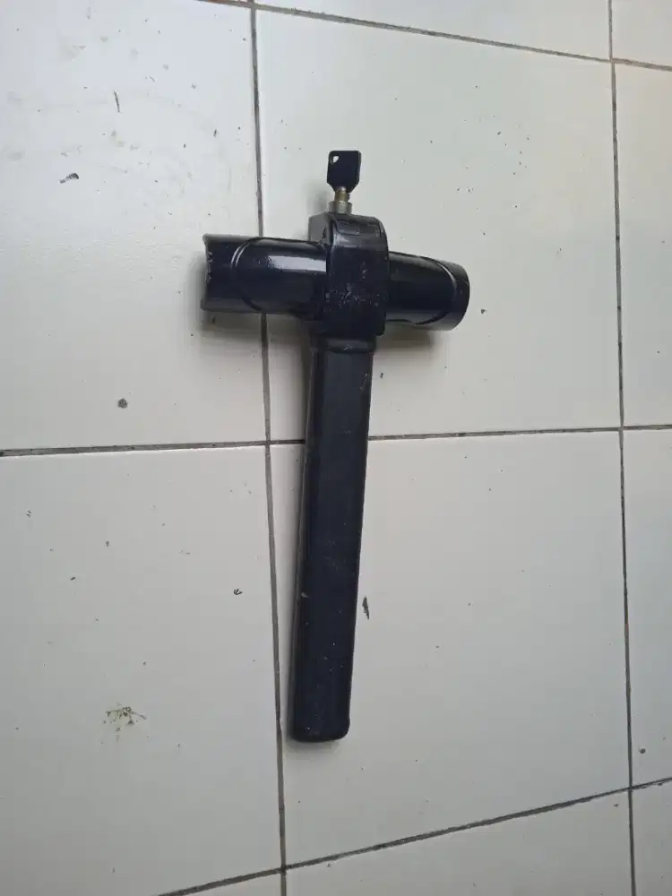 Kunci setir mobil bekas pakai