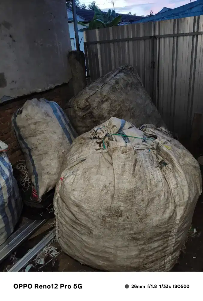 Sortir limbah plastik