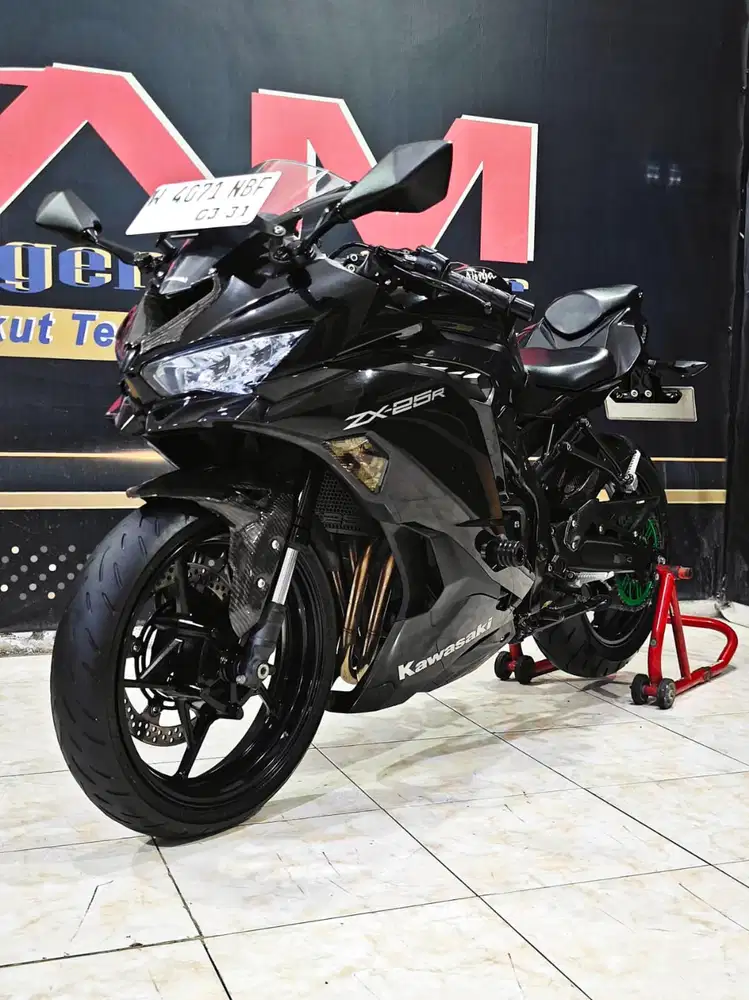 Kawasaki Ninja ZX25R STD NIK 2021 odo 8rb metalic black