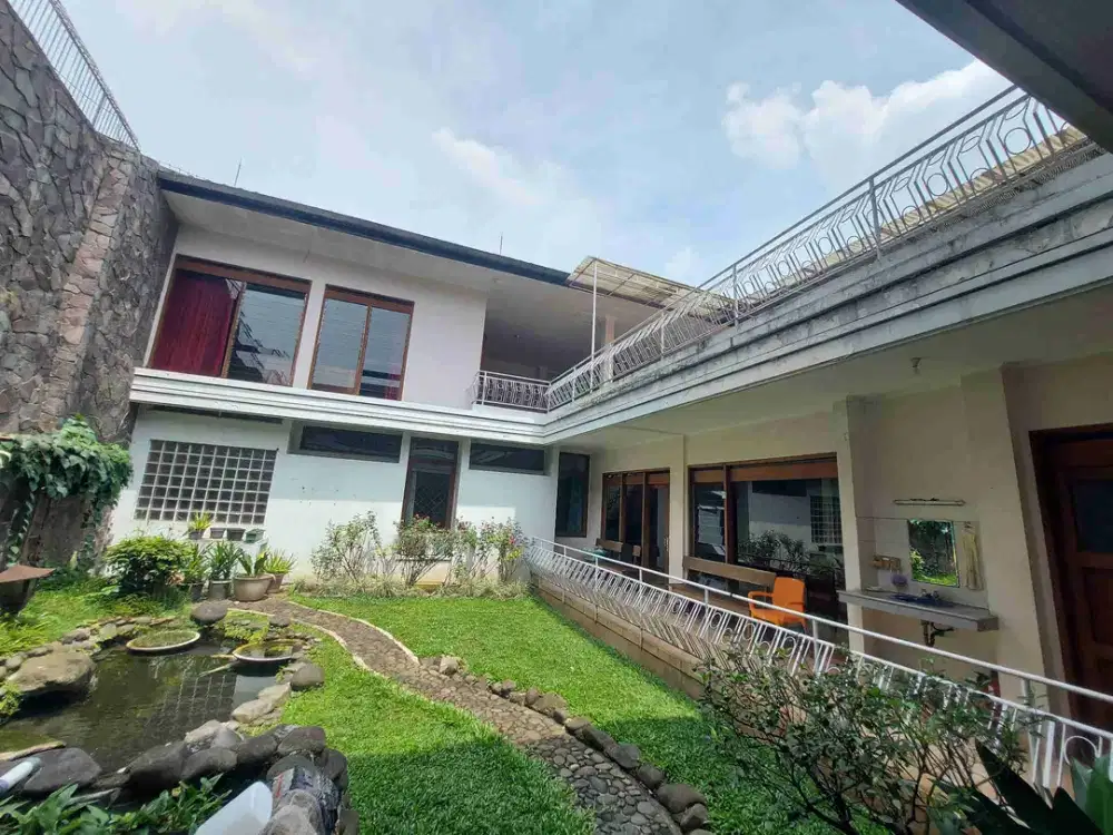 rumah classic sangat terawat dan lokasi sangat strategis di sayap riau bandung kota