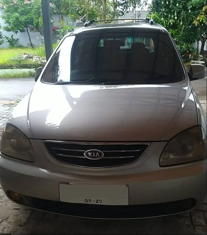 Kia Carens 2 mobil keluarga