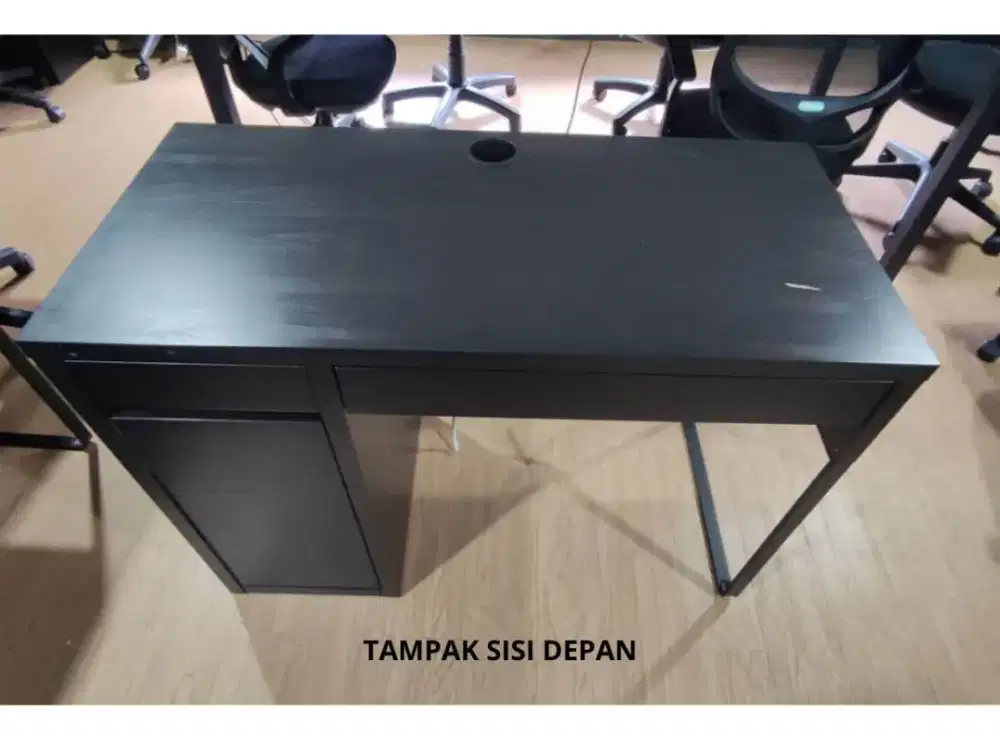 Meja kantor merk IKEA