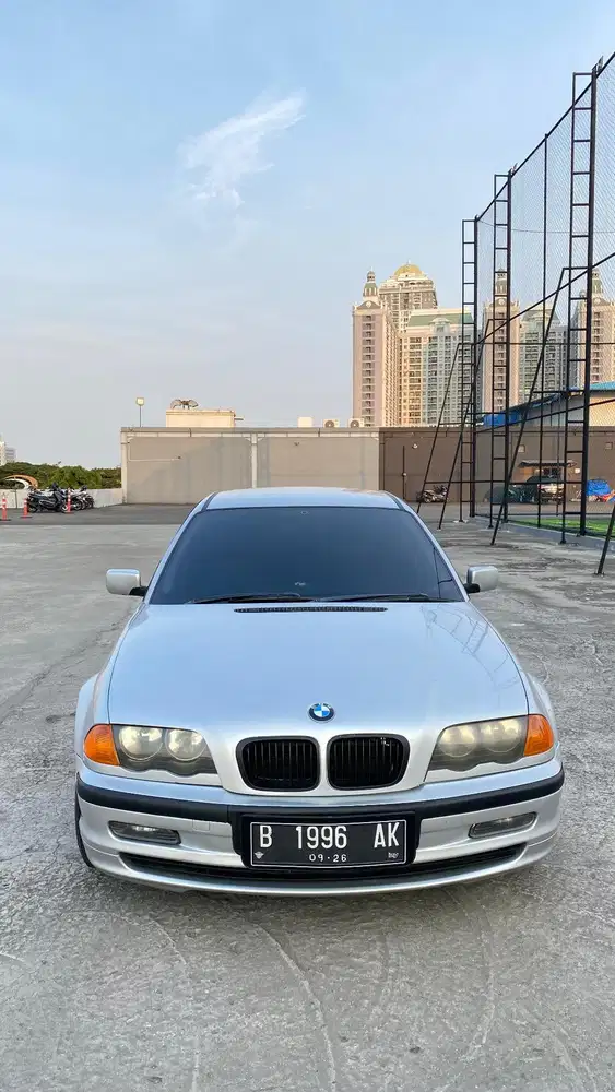 BMW 318i 2001 Bensin