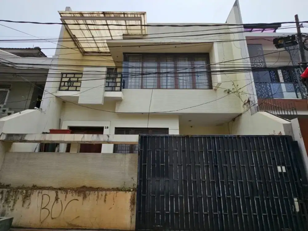 Murah !! DIJUAL RUMAH 2 LANTAI DI JAKPUS PINGGIR JALAN RAYA