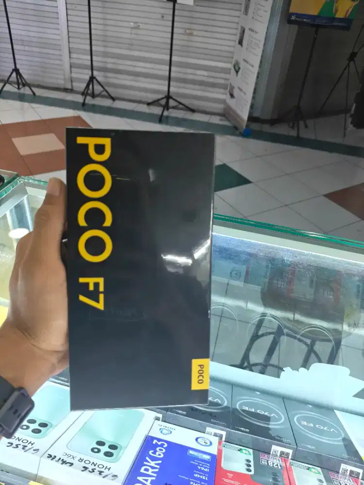 Poco f7 12/512gb