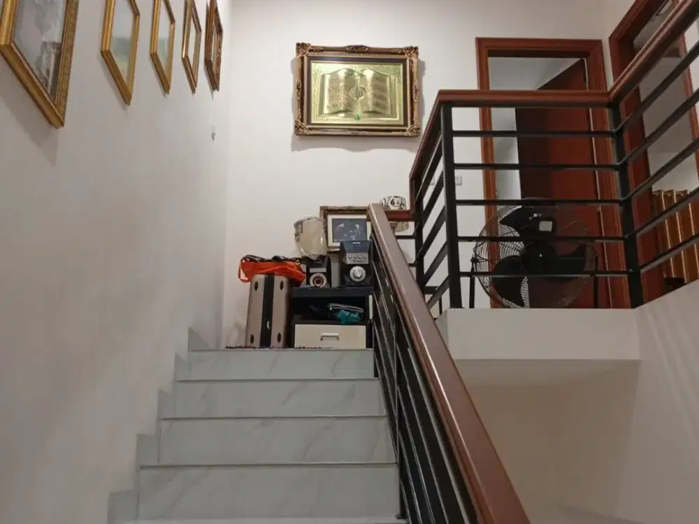 Di Jual rumah 2 lantai Bagus di Taman Gigi Jaka setia Bekasi Selatan