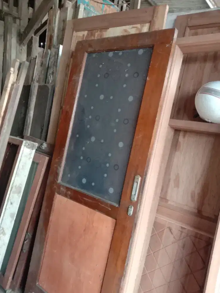 Pintu bekas nya ready dari kayu kamper oven berkualitas