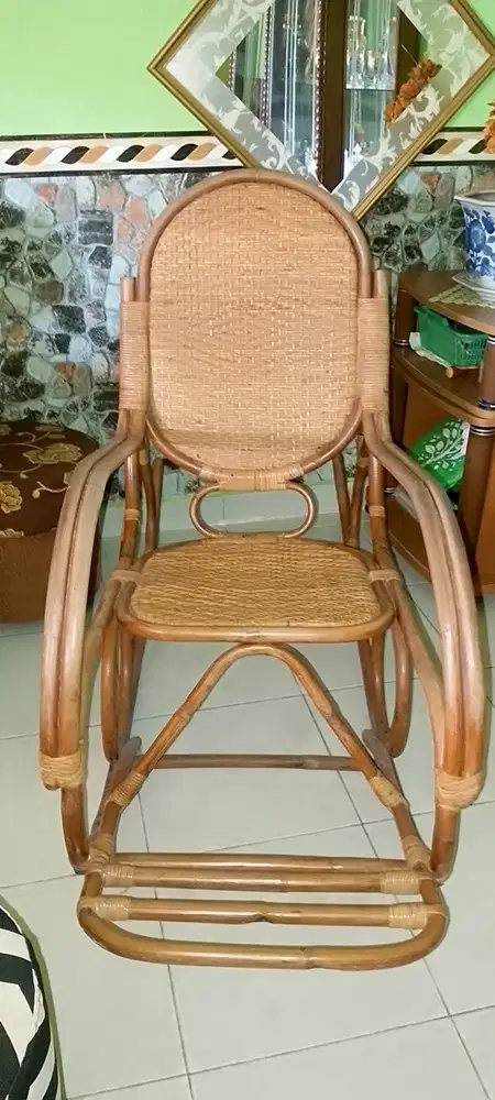 KURSI GOYANG ROTAN ASLI