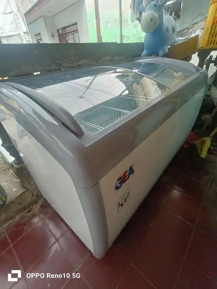 Dijual frezer merek gea NEGO