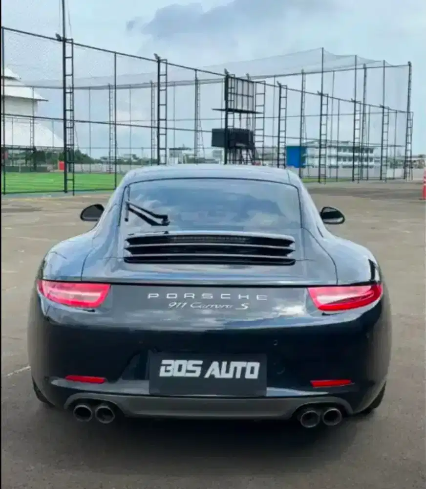 Porshe Carerra 911 S Hitam 3.8 cc 2013