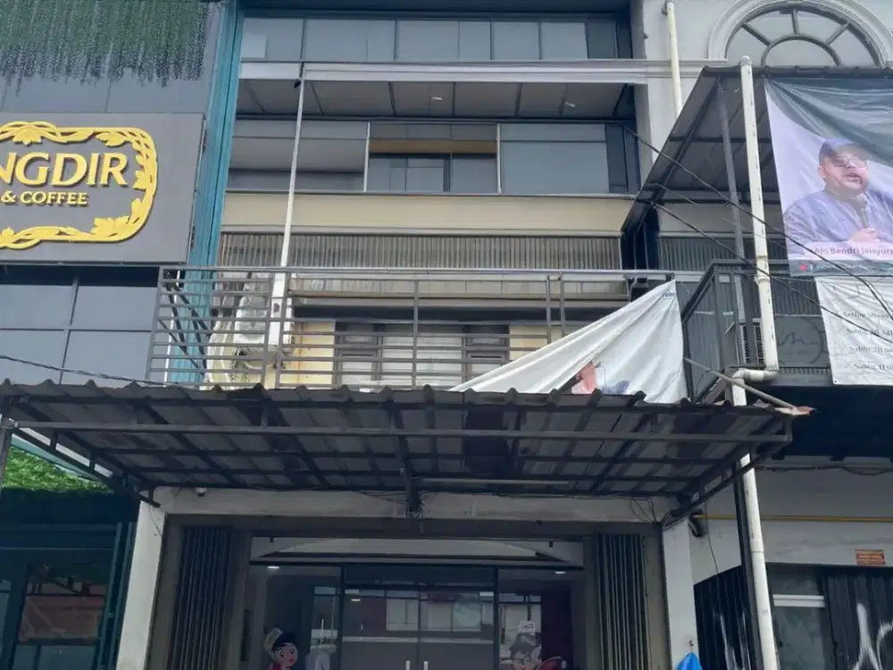 Disewakan ruko tiga lantai jln alternatif cibubur siap pakai siap pakai