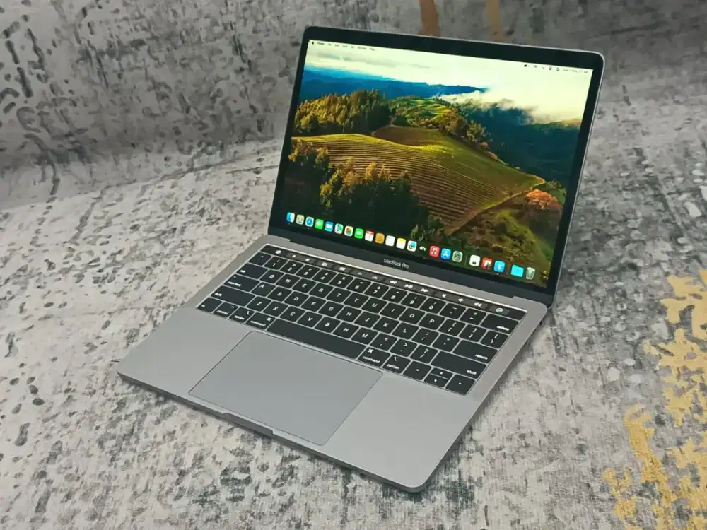 MacBook Pro TouchBar 13 2018 Core i5 8GB 256GB Gray Like New