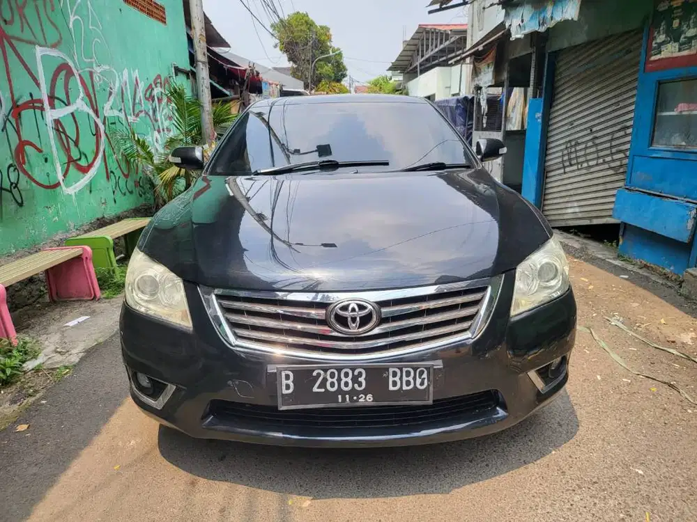 Toyota Camry 2.4 V Tahun 2011 Hitam AT