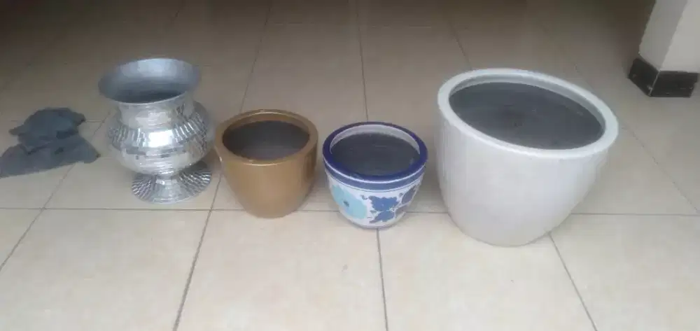 Vas bunga besar dan sedang