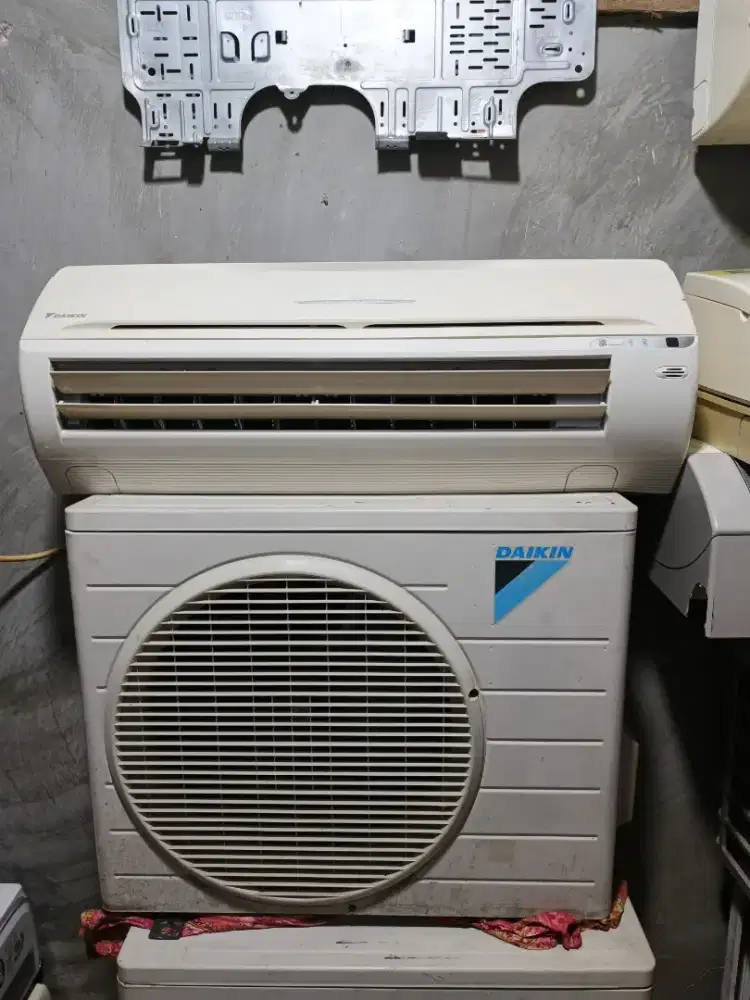 Ac Daikin Thailand 1.5PK Mulus Seperti Baru