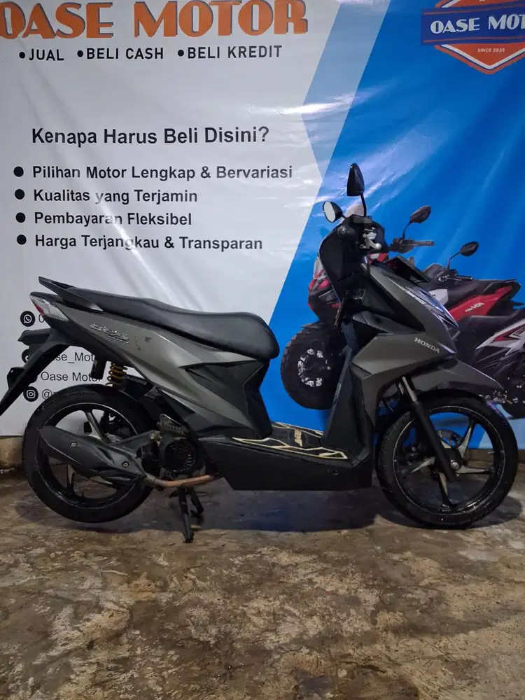 (B) Honda Beat CBS ISS FI Tahun 2023