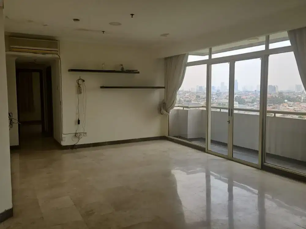 Dijual Apartemen 4 BR Super Strategis di Slipi, Jakarta Barat