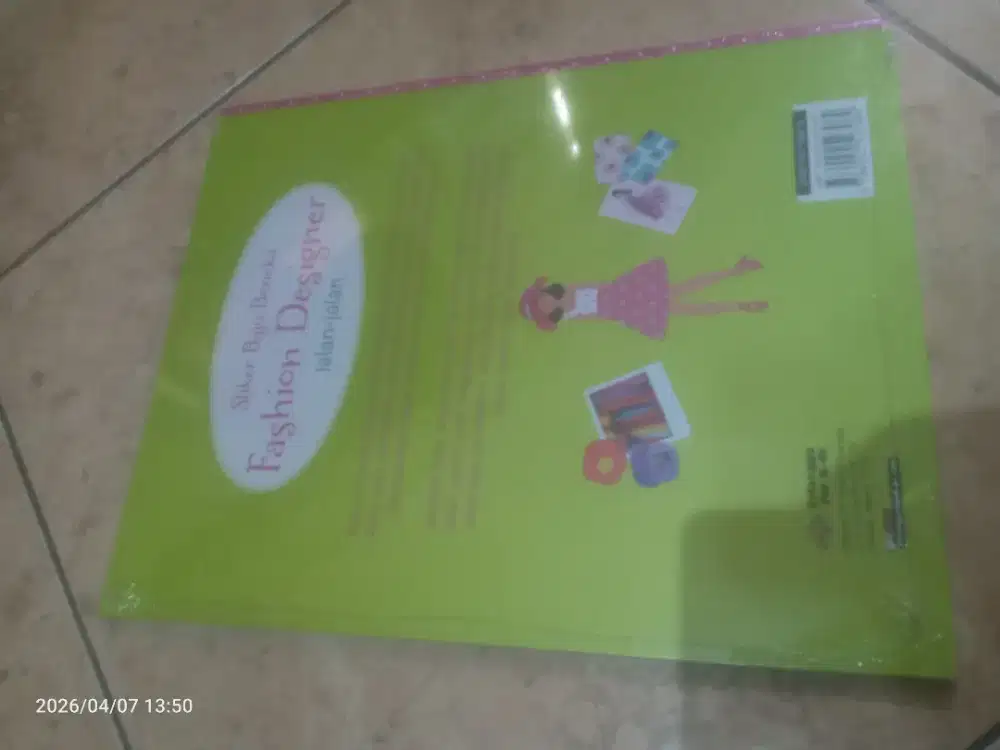 Buku Stiker Baju Boneka Fashion Designer