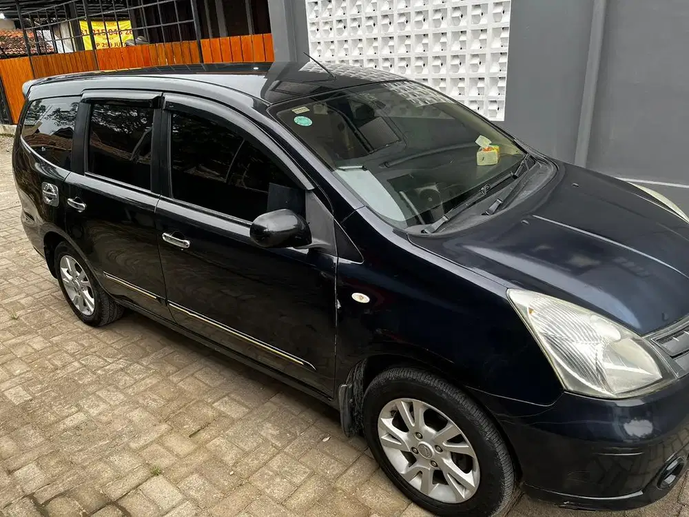 Grand Livina 2011 AT