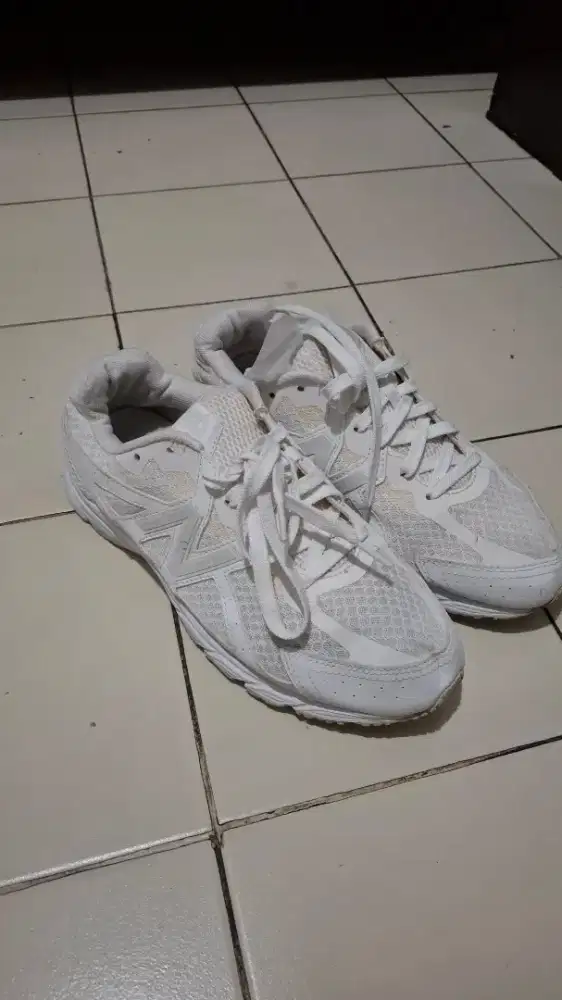 Sepatu newbalance
 480 V5 Triple Whte 405