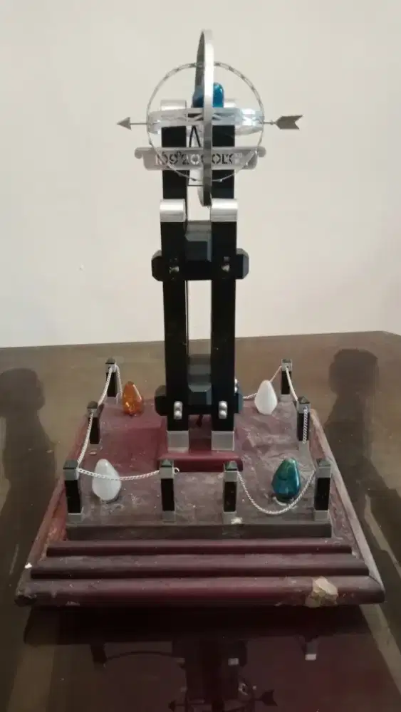 Miniatur vintage 80's Tugu Khatulistiwa Big Size.