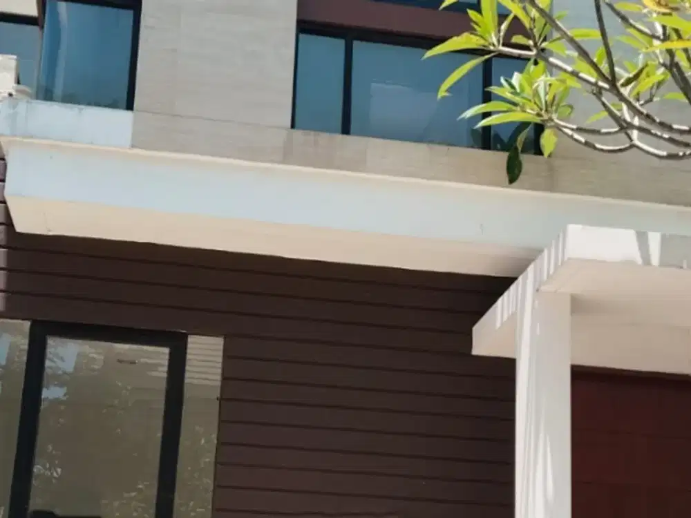 RUMAH NORT WEST LAKE