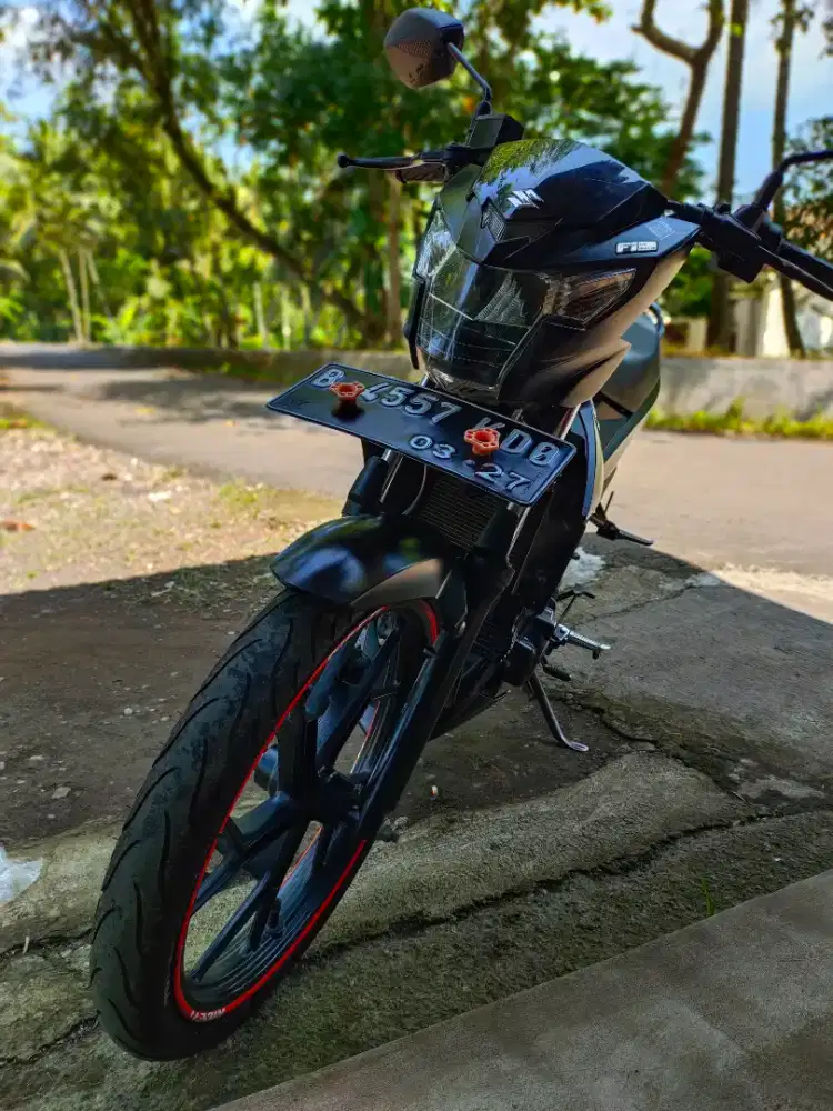 SUZUKI SATRIA FI BLACK PREDATOR 2016