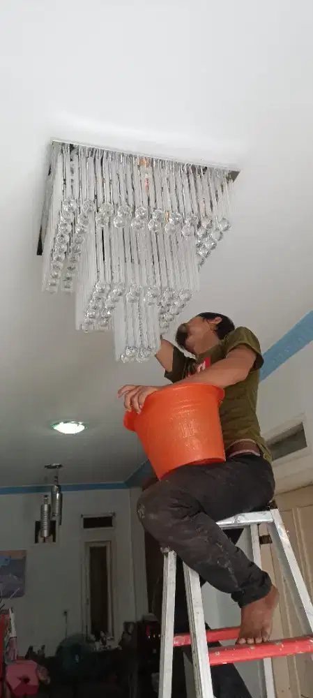 TUKANG BONGKAR PASANG LAMPU HIAS