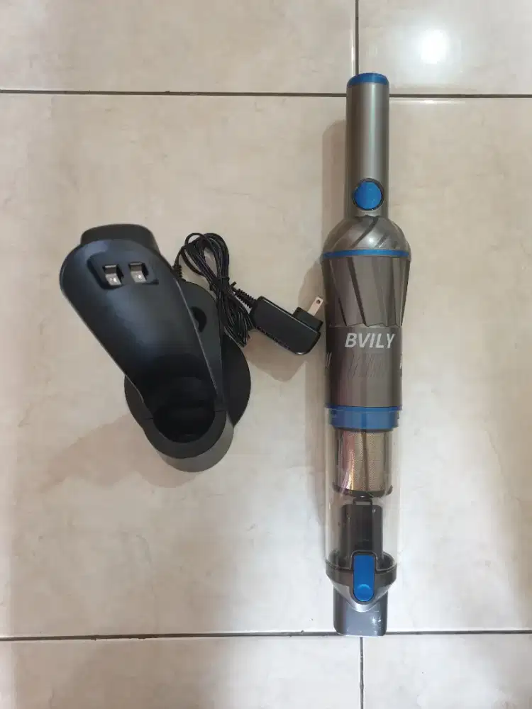 Portable handheld vacuum cleaner