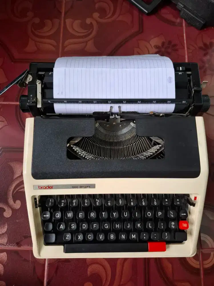 Mesin tik antik Normal Merk brader
