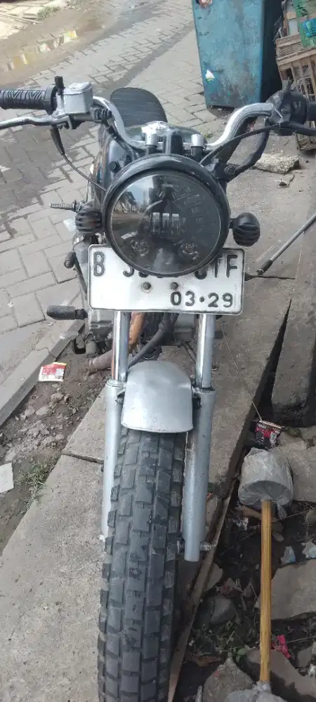 Dijual motor Honda  th 2000 kondisi sesuai foto ss lengkap mesin adem