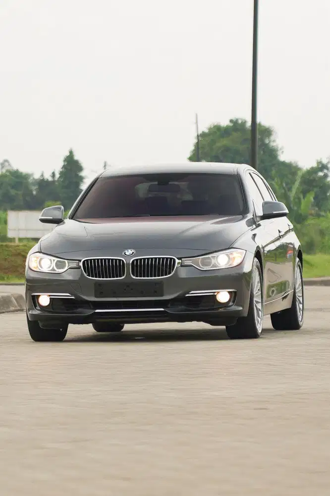 [ Anak Muda ] BMW 320i Sport 2016 F30 Mercy W204 C200