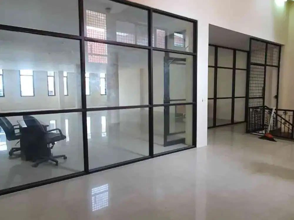 Gudang Dan Kantor  Siap Pakai Di Koblen Tengah