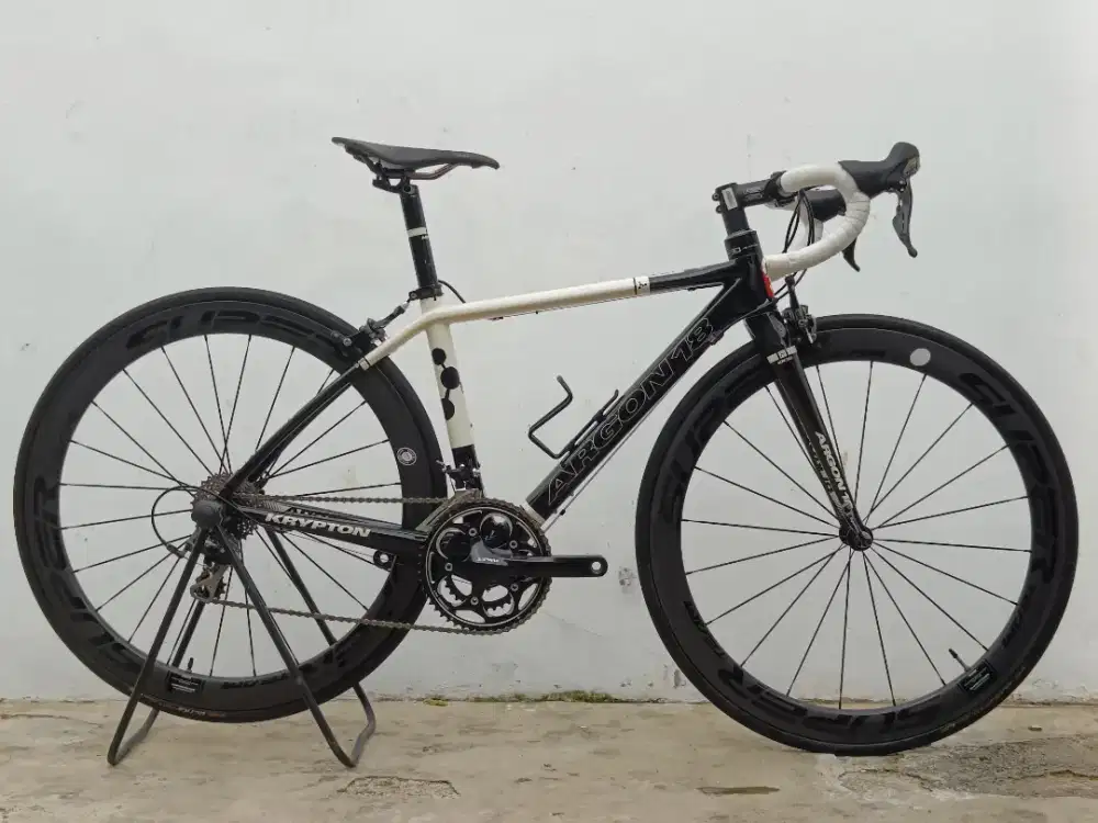 Roadbike Argon 18 Carbon Road Bike Strattos Trek Specialized giant