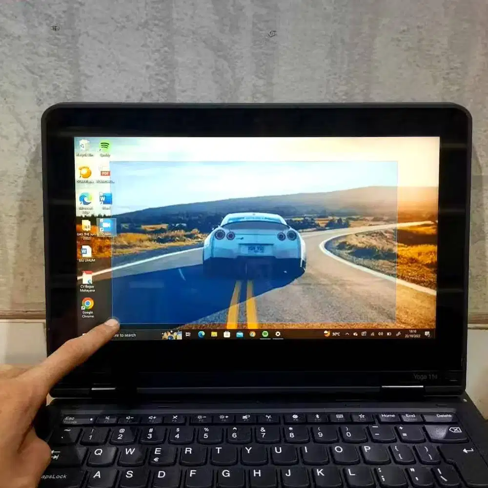 Lenovo Touchscreen Flip Celeron Laptop fleksibel dengan layar sentuh