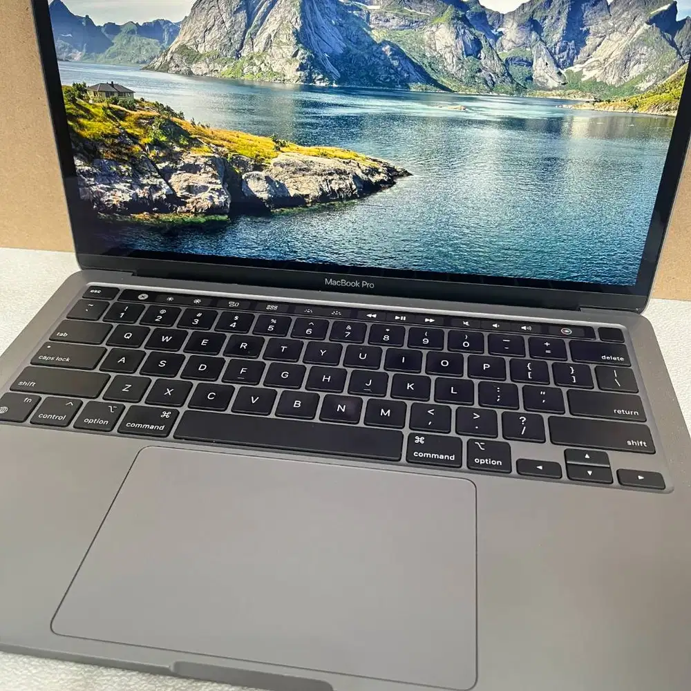 Macbook Pro 13 inch, M2 2022 RAM 8/512GB second