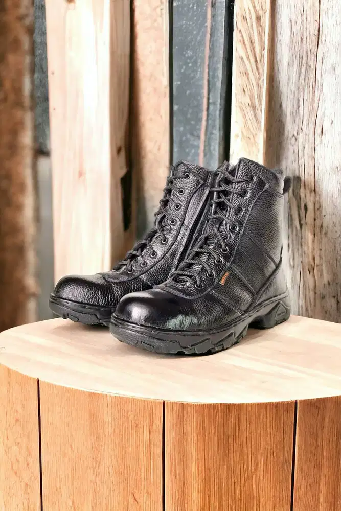Hemat Sepatu safety murah brand lokal Batu