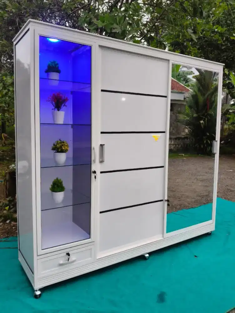 Lemari hijab + tempat tas