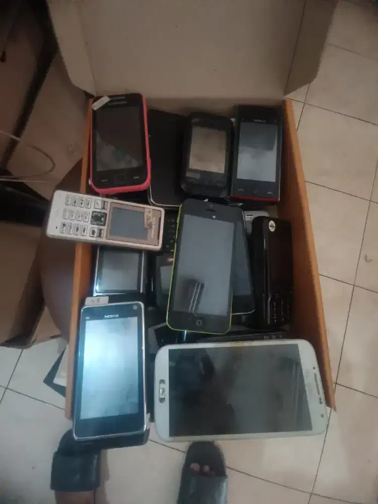 Dijual aneka hp Samsung dll barang lama buat koleksi