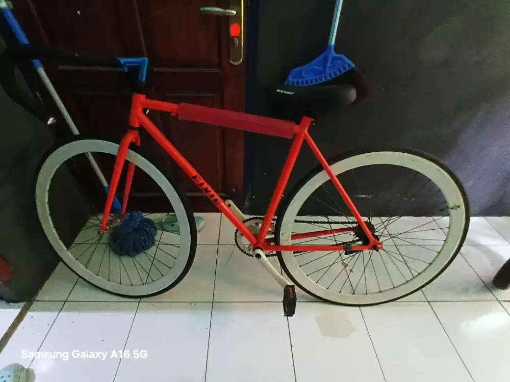 Sepeda fixie genio