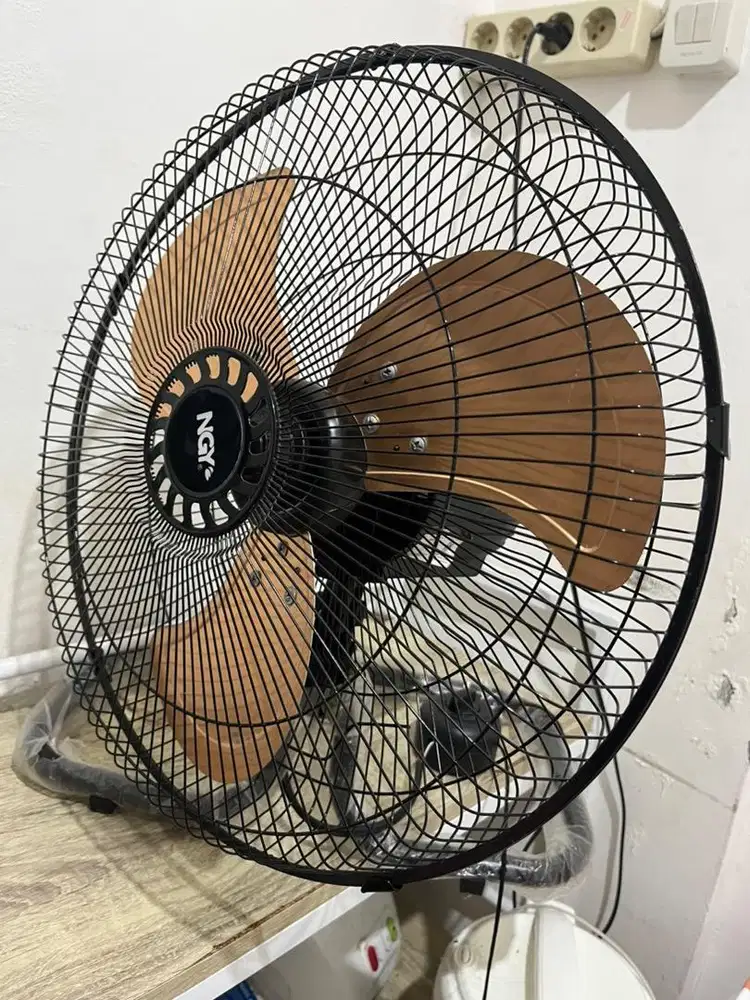 Kipas angin NGY Tornado 16 inch