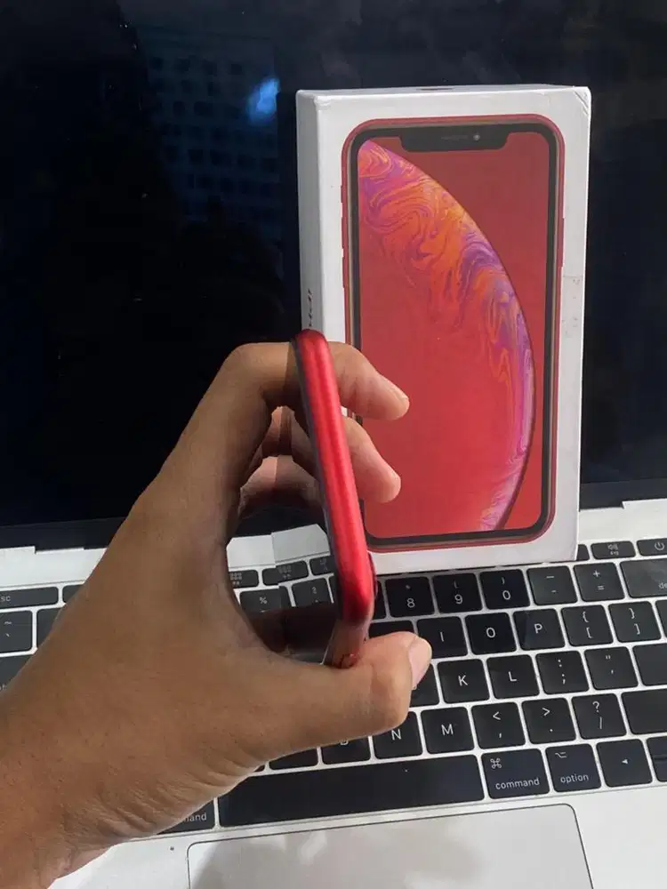 iphone xr 128gb RED like new