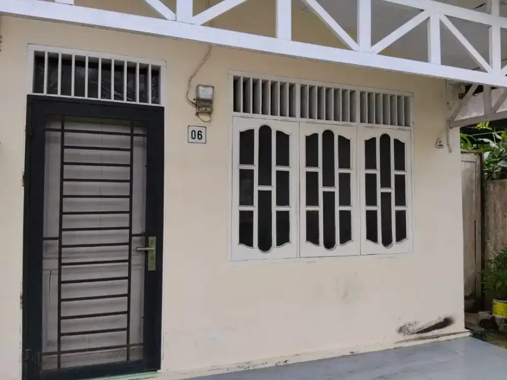 DISEWAKAN RUMAH (KHUSUS MUSLIM) LOKASI STRATEGIS