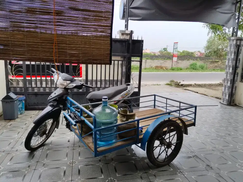 Motor Kharisma Silver Mulus Bandel