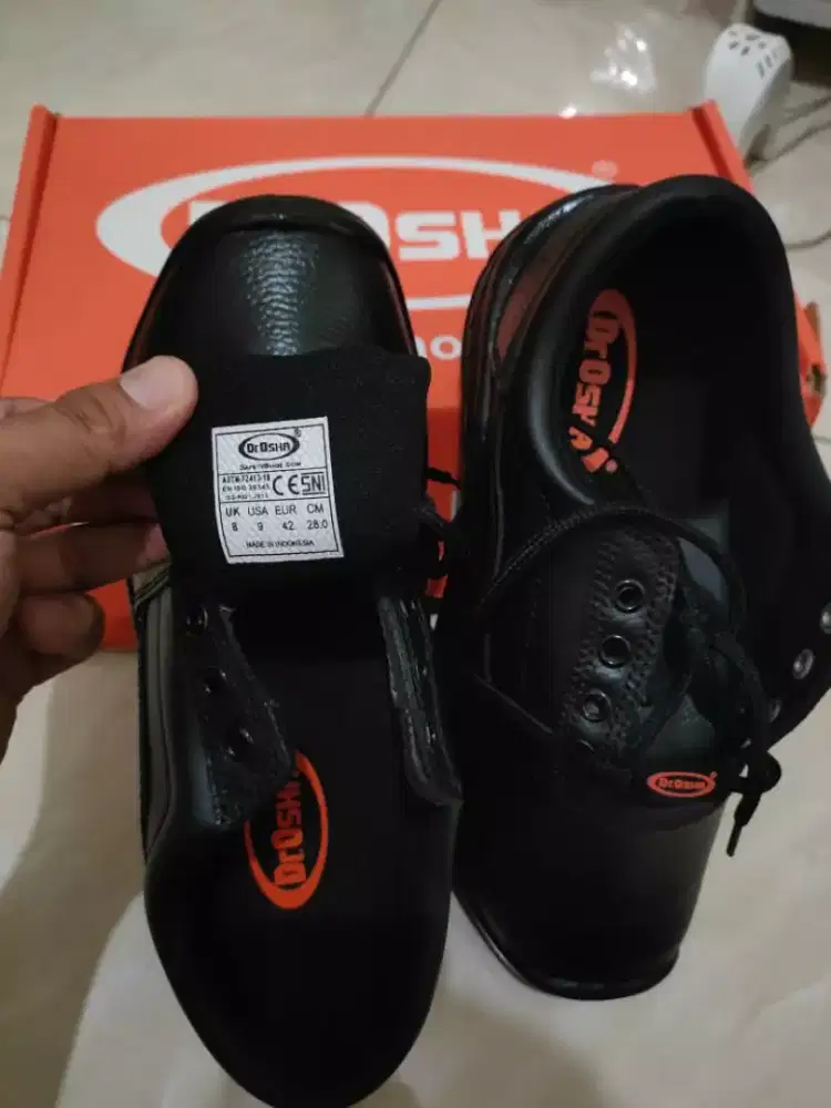 Sepatu Safety size 41