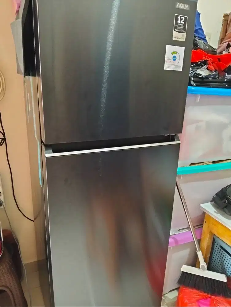 Kulkas Aqua 2 Pintu Twin Inverter 225Liter Pemakaian 3 Bulan No Minus