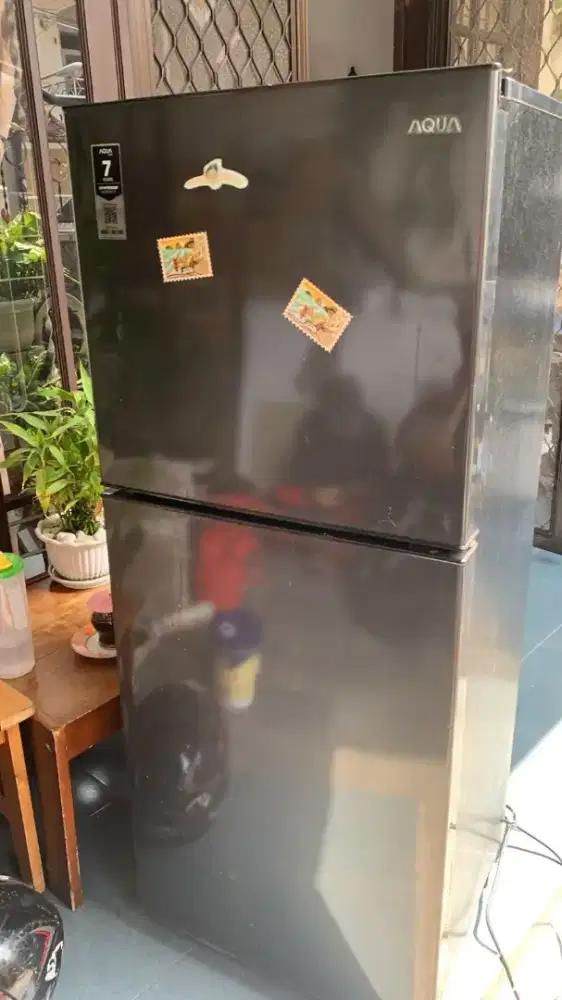 Kulkas Second 2 Pintu Normal Merk Aqua AQR-D251